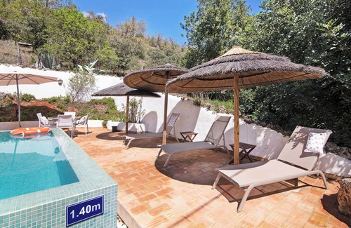 Loule Casa | "Casa da Tita - Apartamento Celeiro" con vistas a la montaña, piscina, aire acondicionado y Wi-Fi
