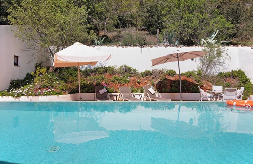 Loule Casa | "Casa da Tita - Apartamento Palheiro" con vistas a la montaña, piscina, aire acondicionado y Wi-Fi