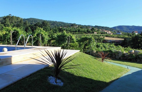 Melgaco Casa | Casa de vacaciones 'Casa Das Cortes Em Melgaço' con vistas a la montaña, piscina privada y Wi-Fi