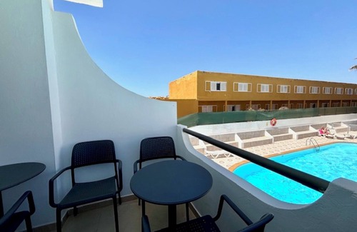 Caleta de Fuste Casa | Casa de vacaciones "Casa Jable" con jardín comunitario, balcón privado y Wi-Fi