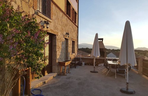 La Horcajada Casa | Casa de vacaciones 'Casa Rural Lucia' con vistas a la montaña, terraza privada y Wi-Fi