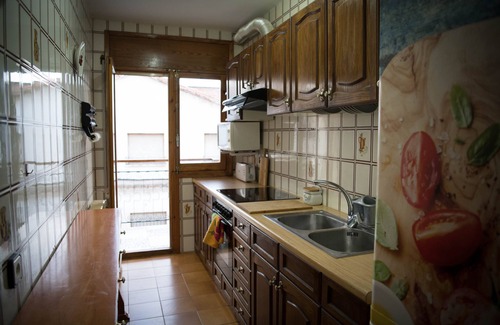 Valderrobres Casa | Casa de vacaciones 'Casa Herrero' con terraza privada, balcón y Wi-Fi