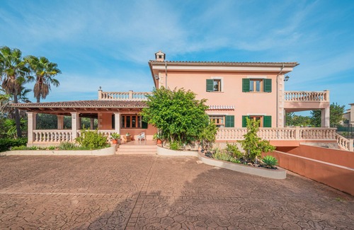 Es Garrovers Casa | Holiday Home Casa Estilo Mallorquín with Mountain View & Pool