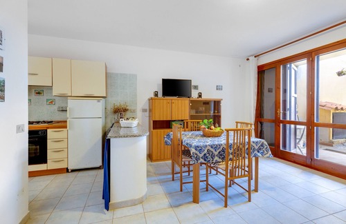 Funtana Meiga Casa | Holiday Home 'Casa Funtana Meiga' close to the Beach with Sea View, Shared Garden & Terrace