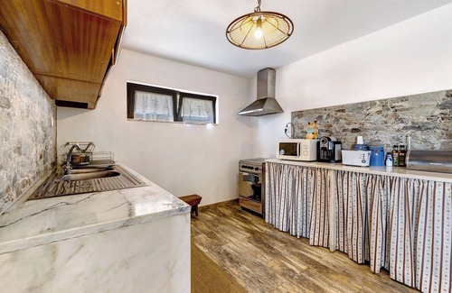 Riachos Villa | Casa de vacaciones 'Casa Girassol' con piscina compartida, terraza privada y acceso Wi-Fi