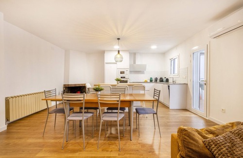 Almacelles Casa | Casa de vacaciones 'Casa Olegari' con terraza privada, Wi-Fi y aire acondicionado