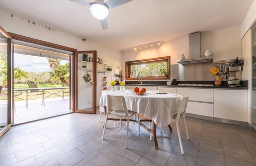 Pula Casa | Casa de vacaciones 'Casa Peppina Sulla Spiaggia' con terraza privada, Wi-Fi y aire acondicionado