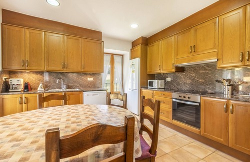 Solsona Casa | Casa de vacaciones 'Casa Ponet' con vistas a la montaña, piscina privada y Wi-Fi
