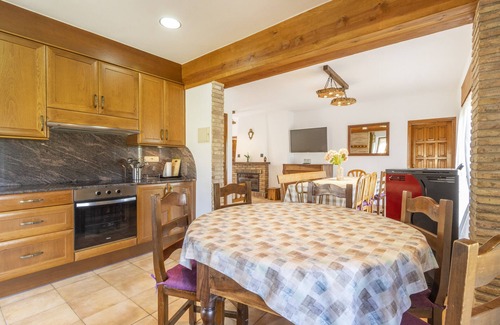 Solsona Casa | Casa de vacaciones 'Casa Ponet' con vistas a la montaña, piscina privada y Wi-Fi