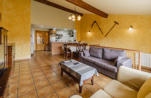 Arlanzon Casa | Casa de vacaciones 'Casa Rural Bigotes' con vistas a la montaña, terraza privada y Wi-Fi