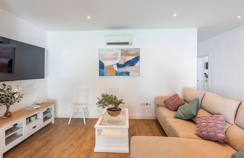 Marchena Casa | Holiday Home "Casa Rural Tierra de Olivos" with Private Pool & Wi-Fi