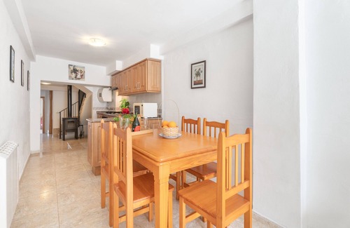 Caudiel Casa | Casa de vacaciones 'Casa Rural El Maestro' con balcón y Wi-Fi