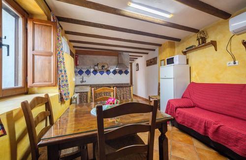 Laroya Casa | Casa de vacaciones 'Casa Rural Museo' con vistas a la montaña, piscina compartida y Wi-Fi