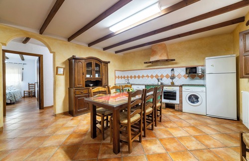 Laroya Casa | Casa de vacaciones 'Casa Rural Matasiete' con vistas a la montaña, piscina compartida y Wi-Fi