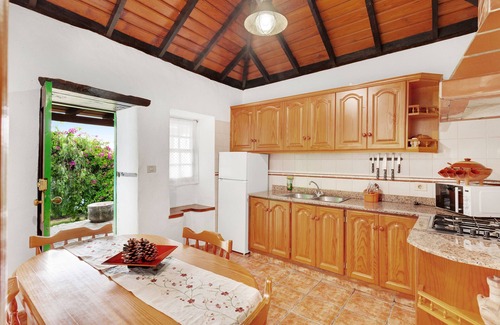 Tijarafe Casa | Casa de vacaciones 'Casa Serradero' con vistas al mar, piscina privada y Wi-Fi