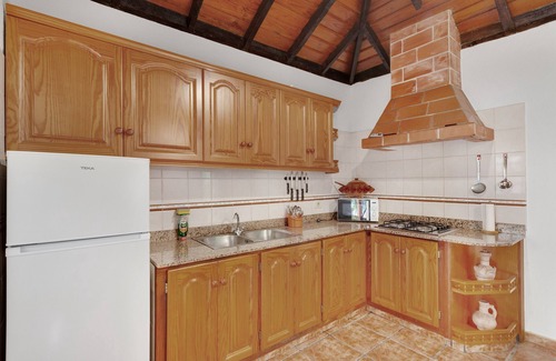 Tijarafe Casa | Casa de vacaciones 'Casa Serradero' con vistas al mar, piscina privada y Wi-Fi