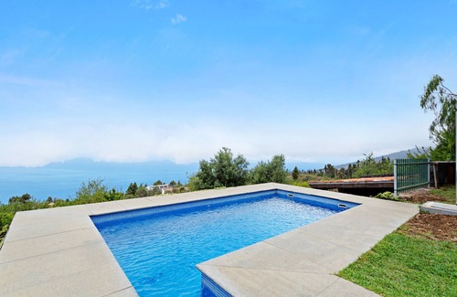 Tijarafe Casa | Casa de vacaciones 'Casa Serradero' con vistas al mar, piscina privada y Wi-Fi