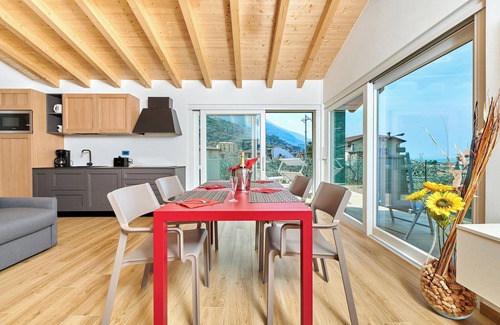 Malcesine Villa | Casa de vacaciones Casa Titi con vistas al lago, jardín, terraza privada y Wi-Fi