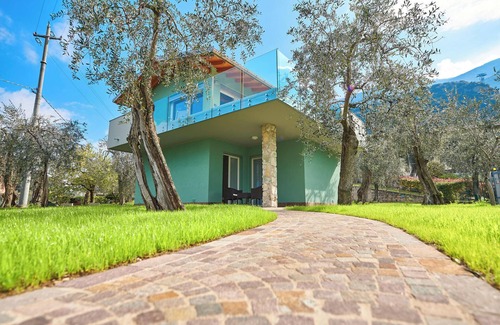 Malcesine Villa | Casa de vacaciones Casa Titi con vistas al lago, jardín, terraza privada y Wi-Fi