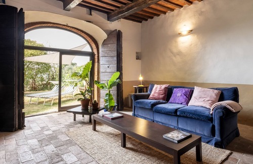 Manciano Casa | Holiday Home "Casale Pian di Menta" with Private Garden & Wi-Fi