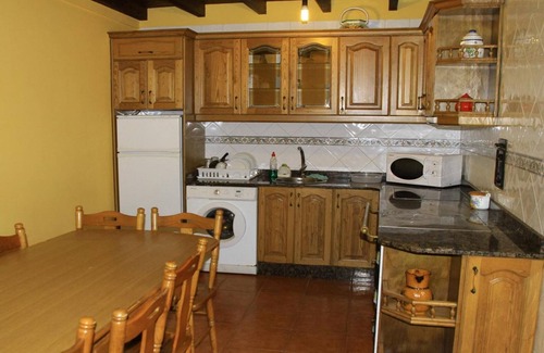 Mestas Casa | Casa de vacaciones 'Caseron De Pontigu' con vistas a la montaña, terraza privada y Wi-Fi