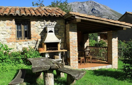 Mestas Casa | Casa de vacaciones 'Caseron De Pontigu' con vistas a la montaña, terraza privada y Wi-Fi