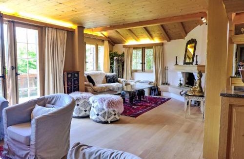 Schoenried Casa | Holiday Home Chalet Rebhalde by Interhome