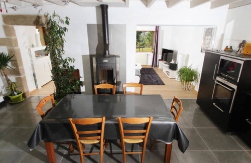 Montmiral Casa | Casa de vacaciones 'Chez Nancy' con vistas a la montaña, piscina privada y Wi-Fi