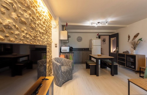 Monein Casa | Casa de vacaciones 'Cholena - Domaine Helaku' con terraza compartida, jardín compartido y Wi-Fi