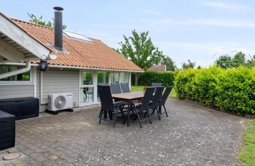Hasmark Strand Casa | Holiday Home Chrisse - 250m from the sea by Interhome