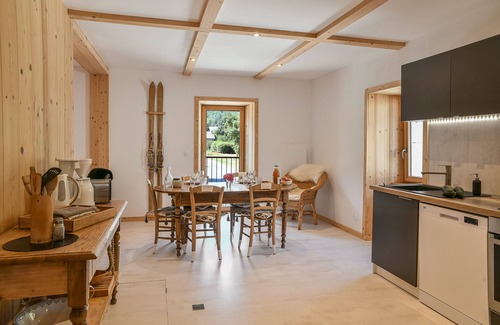 Aillon-le-Jerune Casa | Casa de vacaciones 'Ciméléon Haut' con vistas a la montaña, jardín privado y Wi-Fi