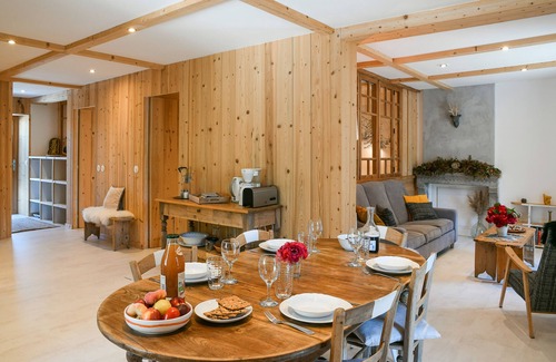 Aillon-le-Jerune Casa | Casa de vacaciones 'Ciméléon Haut' con vistas a la montaña, jardín privado y Wi-Fi