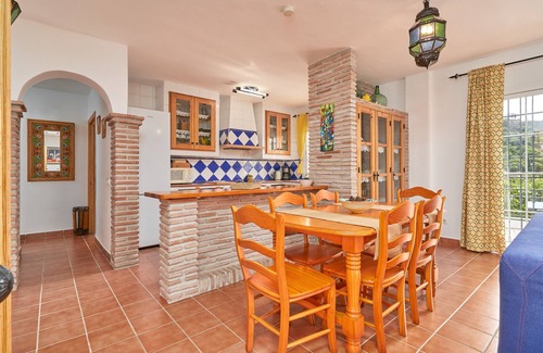 Frigiliana Casa | Casa de vacaciones 'Cortijo Los Ángeles Morea' con vistas al mar, Wi-Fi y aire acondicionado