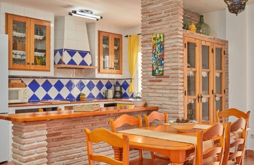 Frigiliana Casa | Casa de vacaciones 'Cortijo Los Ángeles Morea' con vistas al mar, Wi-Fi y aire acondicionado