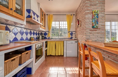 Frigiliana Casa | Casa de vacaciones 'Cortijo Los Ángeles Morea' con vistas al mar, Wi-Fi y aire acondicionado