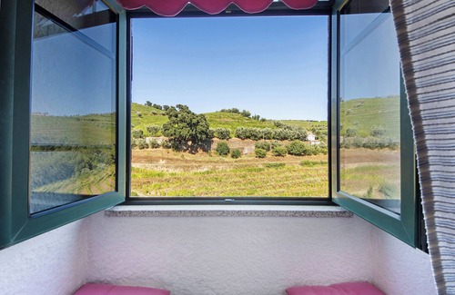 Santa Marta de Penaguiao Casa | Holiday Home 'Countryside House For Nature Lovers' with Mountain View and Air Conditioning