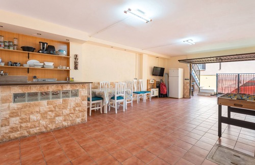 Soneja Casa | Casa de vacaciones 'Cozy Townhouse In Soneja' con vistas a la montaña, Wi-Fi y aire acondicionado