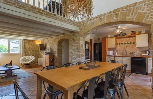 Montelimar Casa | Casa de vacaciones 'Dans La Drôme' con vistas a la montaña, piscina privada y Wi-Fi