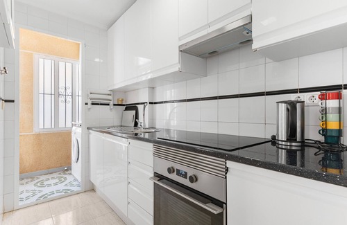 Torrevieja Casa | Casa de vacaciones 'De Espãna' con piscina compartida, Wi-Fi y aire acondicionado