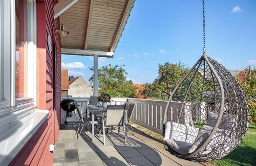 Craula Casa | Casa de vacaciones 'Ferienhaus Rot' con terraza privada, jardín privado y Wi-Fi