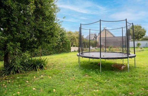 Sevignac Casa | Casa Vacacional 'De L'enclume' con Jardín Privado, Balcón y Wi-Fi