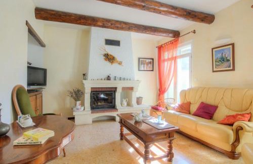 Althen-des-Paluds Casa | Holiday Home de la Roque by Interhome