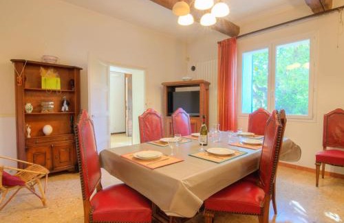 Althen-des-Paluds Casa | Holiday Home de la Roque by Interhome