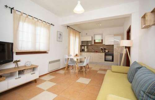 Ripenda Verbanci Casa | Holiday Home Deborah with Private Pool