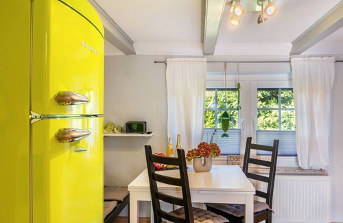 Dornum Casa | Holiday Home 'Deichperle Tini' with Shared Terrace and Wi-Fi