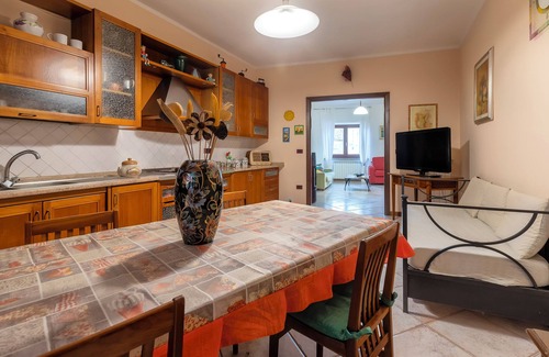 Giave Casa | Casa de vacaciones 'Delle Fate' con vistas a la montaña, jardín privado y aire acondicionado