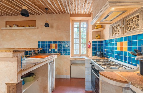 Tavernes Casa | Casa de vacaciones 'Demeure Vigneronne Avec Jardin' con vistas a la montaña, terraza privada y Wi-Fi