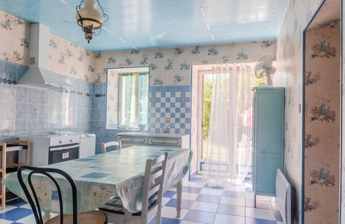 Saint-Mathieu Casa | Holiday Home 'Des Tilleuls' with Private Garden