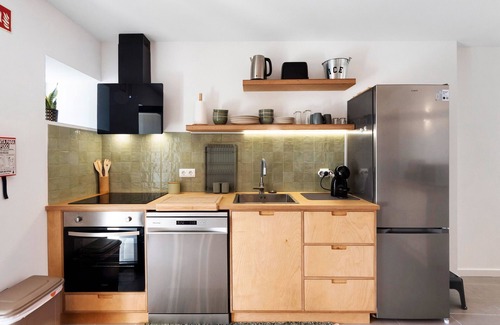 Baiao Casa | Holiday Home 'Do Alago' with Lake View, Wi-Fi and Air Conditioning