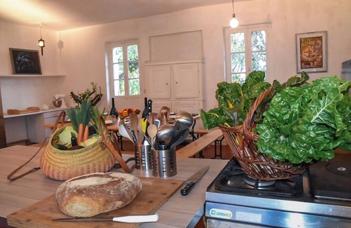 Issac Casa | Holiday Home 'Domaine De La Contie' with Private Terrace, Private Garden and Wi-Fi
